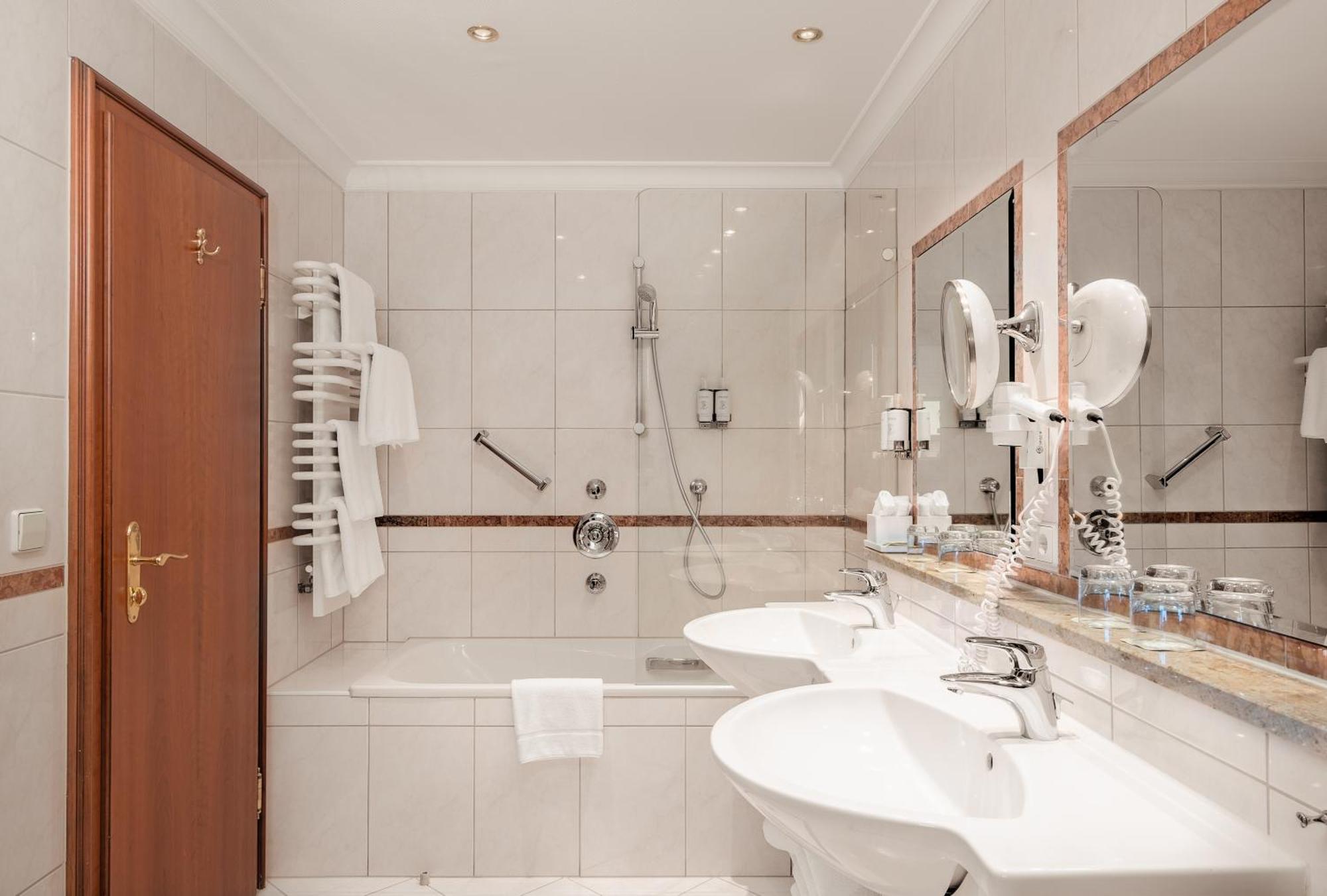 Adler Haeusern Gourmet & Spa Hotel 部屋 写真